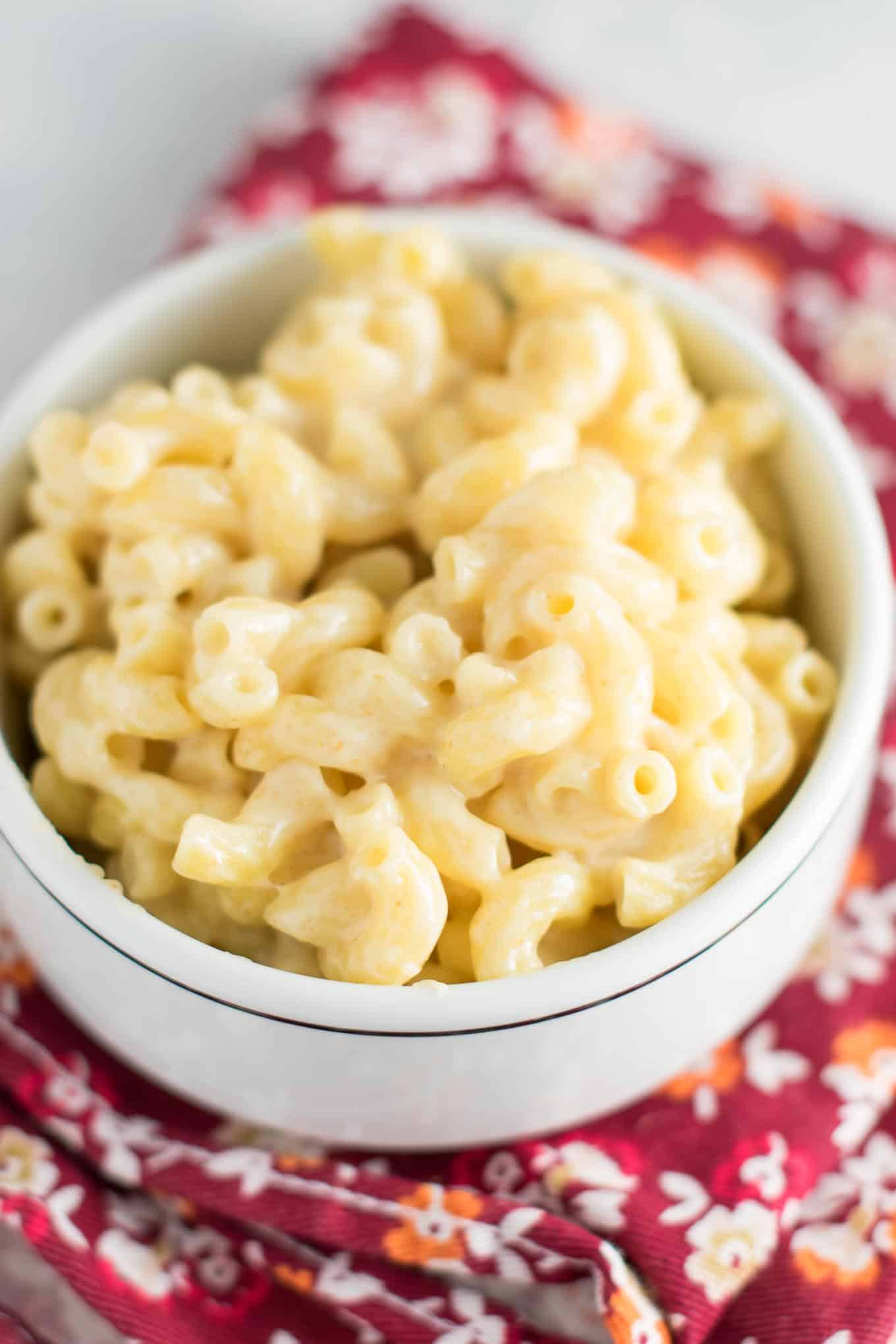 Creamy Sharp Cheddar Mac and Cheese easy 20 minute recipe