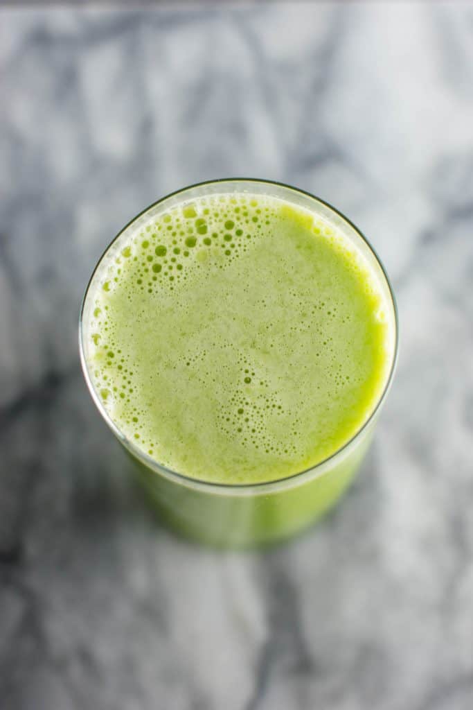 Green Juice Recipe with cucumbers, romaine, celery, & apples