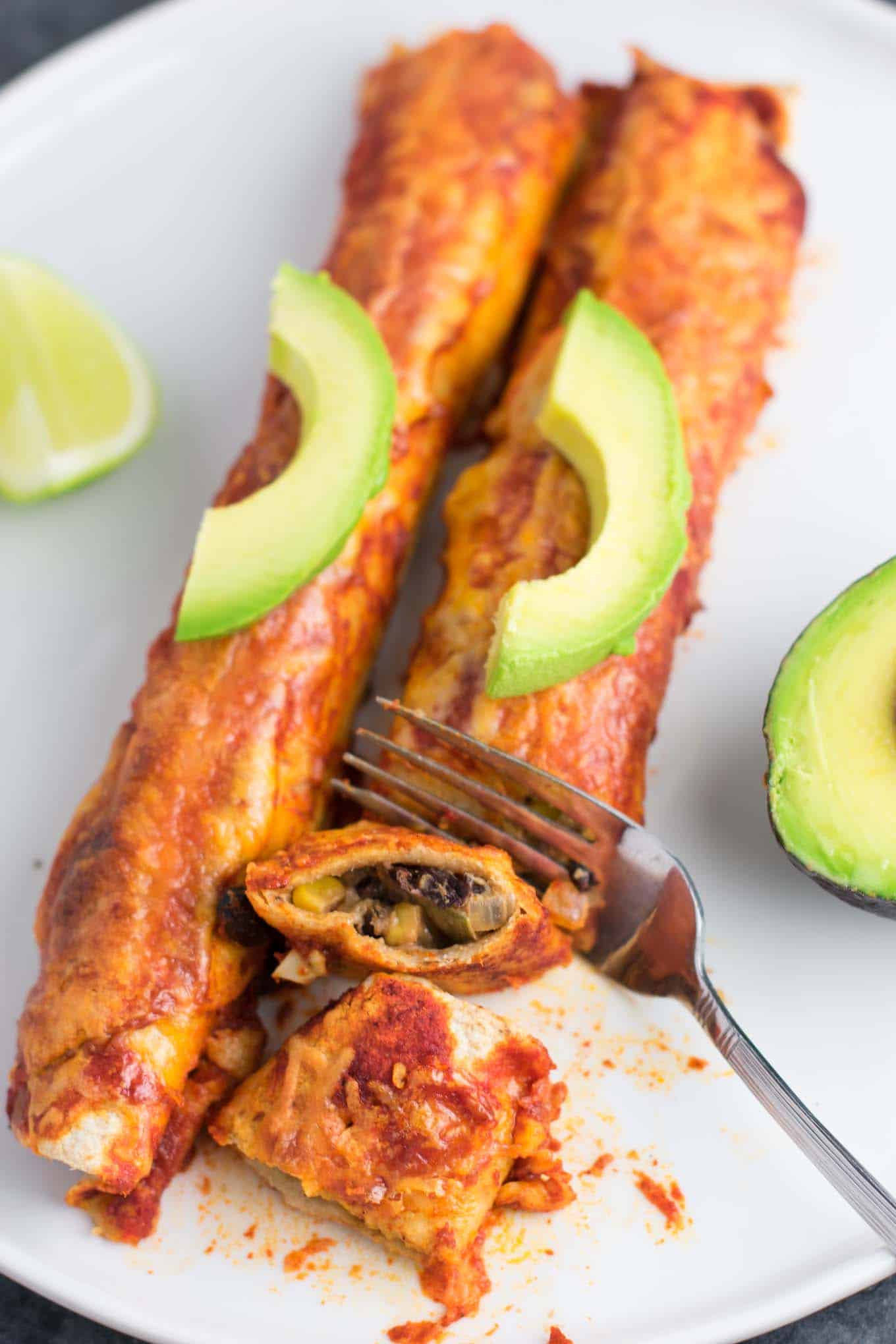 These best ever veggie enchiladas are insanely good! Even meat eaters can’t resist these! #vegetarian #enchiladas #veggieenchiladas #vegetarianenchiladas