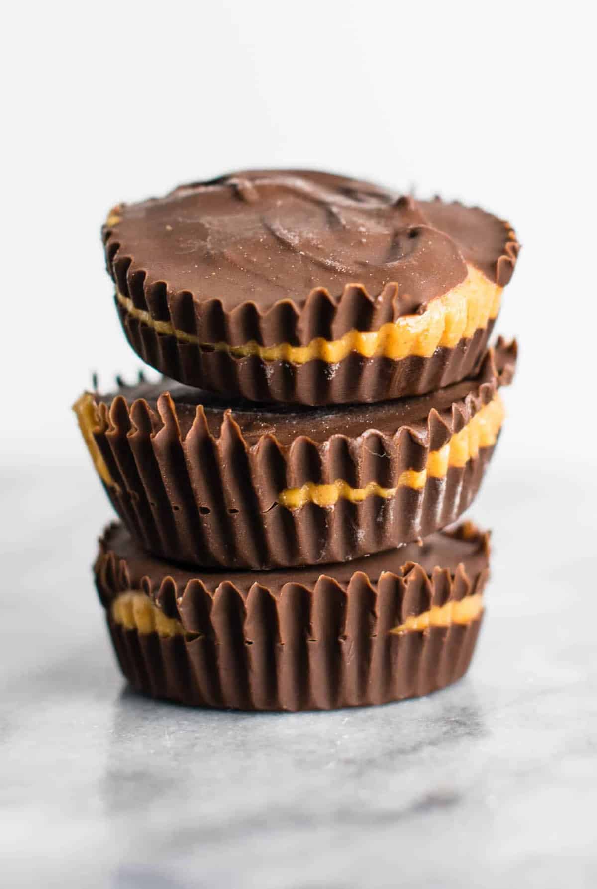 best vegan recipes - Vegan chocolate peanut butter cups – better than Reese’s! #healthy #vegan #chocolatepeanutbuttercups #dessert