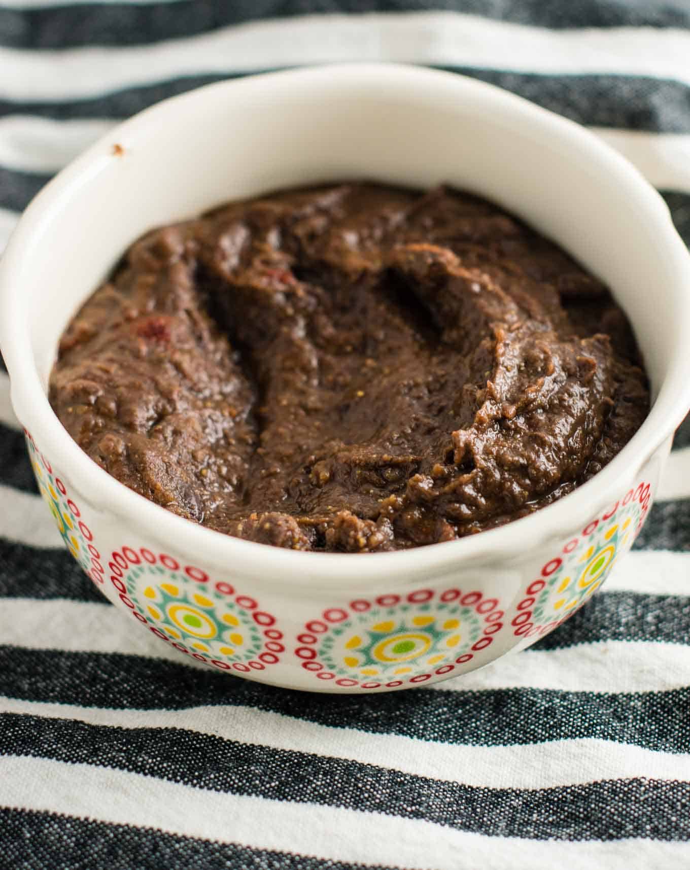 how to make homemade refried beans with just black beans a few spices. It only takes 5 minutes and tastes better than the canned stuff!