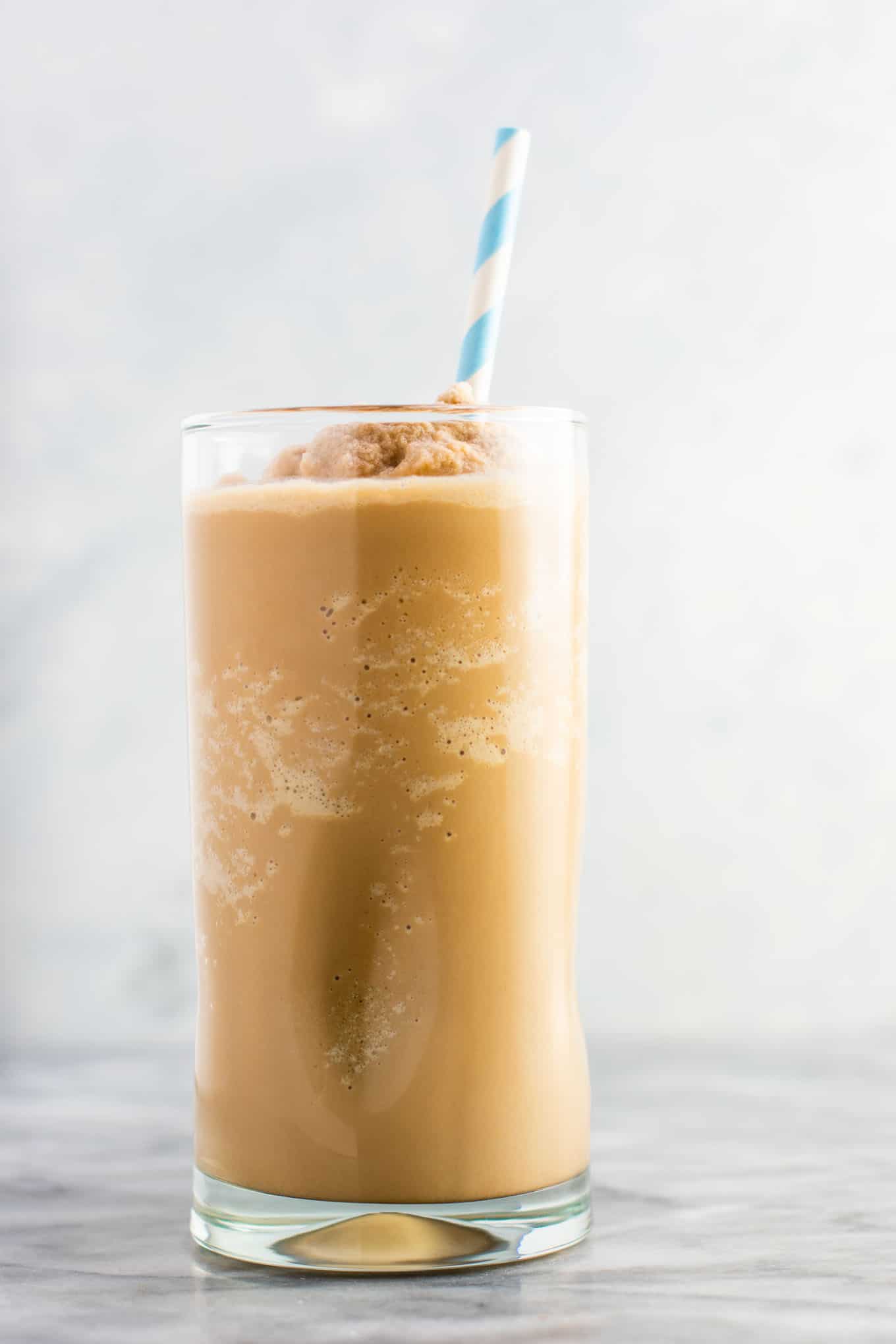 Easy frozen coffee recipe. Make this at home instead of spending $5 at starbucks! So easy and tastes like a treat! #frozencoffee #coffeerecipe #coffee #icedcoffee