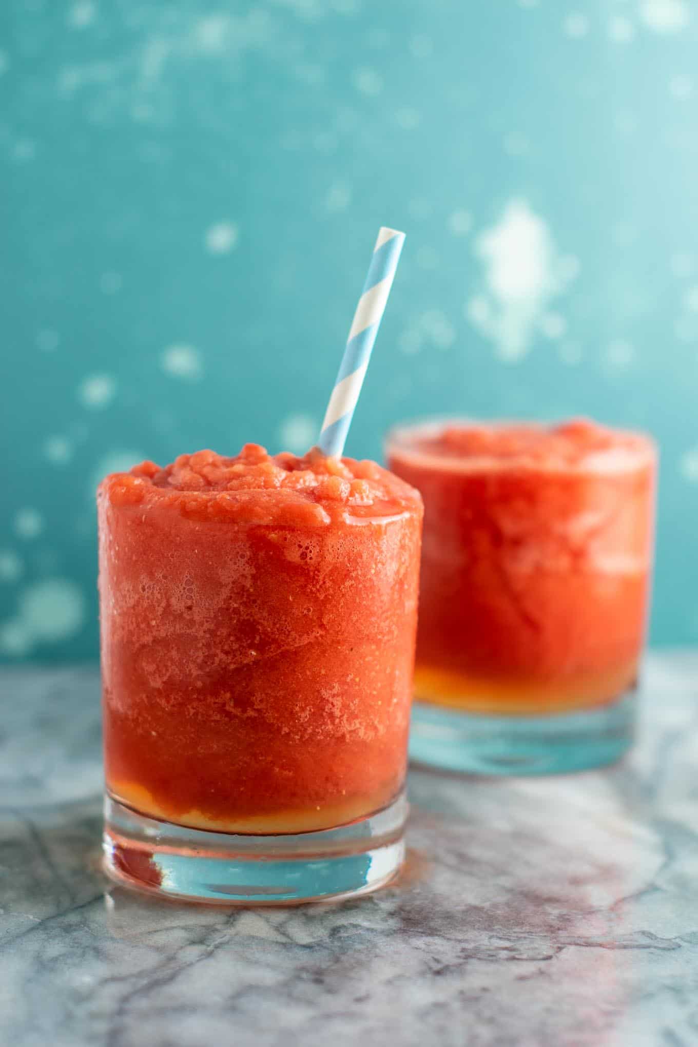 Frozen watermelon lime cooler – healthy and refreshing summer drink! Made with just fresh lime, frozen watermelon, coconut water, and pure maple syurp. #frozenwatermelon #watermelondrink #summerdrink #healthy #coconutwater #lime #watermelonlime