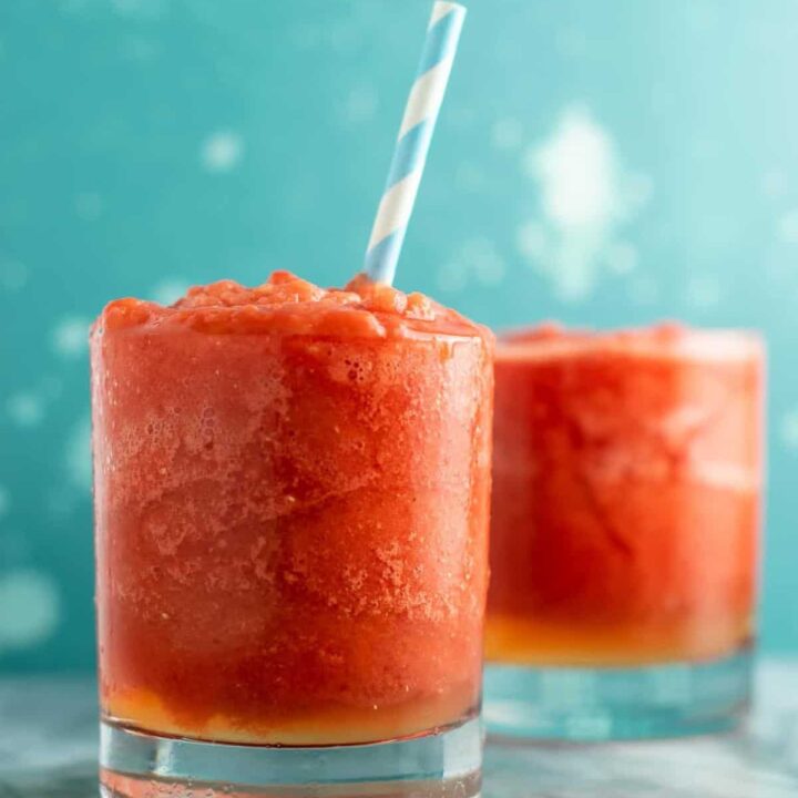 Frozen watermelon lime cooler – healthy and refreshing summer drink! Made with just fresh lime, frozen watermelon, coconut water, and pure maple syurp. #frozenwatermelon #watermelondrink #summerdrink #healthy #coconutwater #lime #watermelonlime