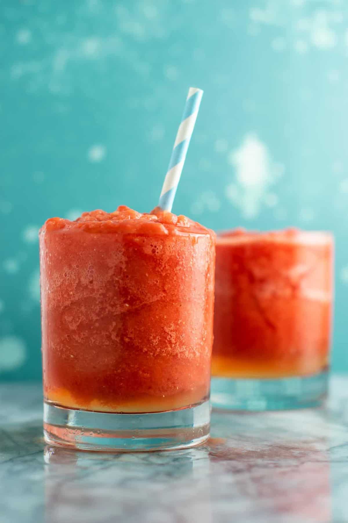 Frozen watermelon lime cooler – healthy and refreshing summer drink! Made with just fresh lime, frozen watermelon, coconut water, and pure maple syurp. #frozenwatermelon #watermelondrink #summerdrink #healthy #coconutwater #lime #watermelonlime