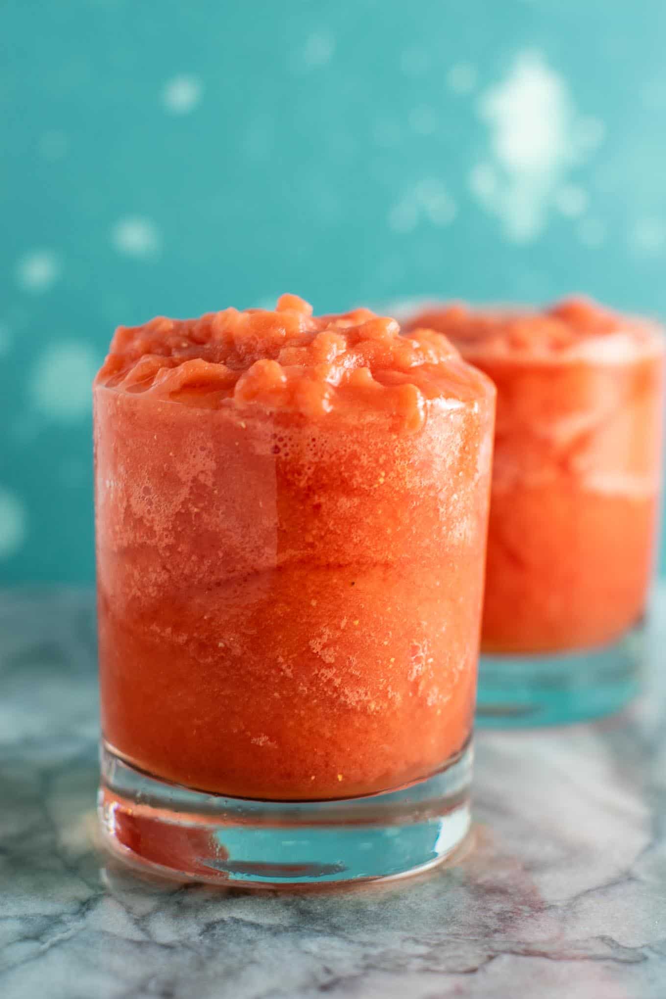 Frozen watermelon drink – healthy and refreshing summer drink! Made with just fresh lime, frozen watermelon, coconut water, and pure maple syurp. #frozenwatermelon #watermelondrink #summerdrink #healthy #coconutwater #lime #watermelonlime