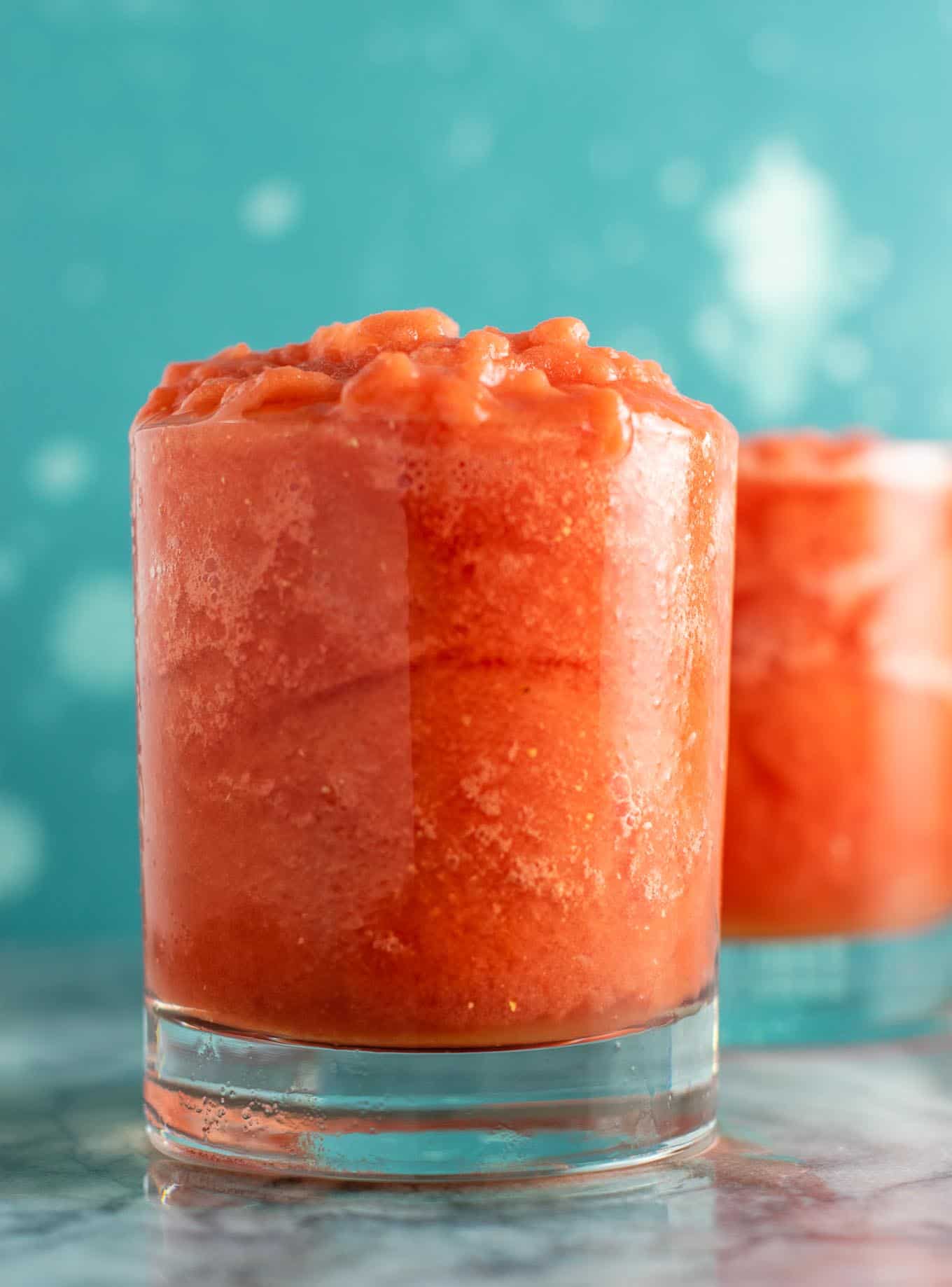 Frozen watermelon lime cooler – healthy and refreshing summer drink! Made with just fresh lime, frozen watermelon, coconut water, and pure maple syurp. #frozenwatermelon #watermelondrink #summerdrink #healthy #coconutwater #lime #watermelonlime