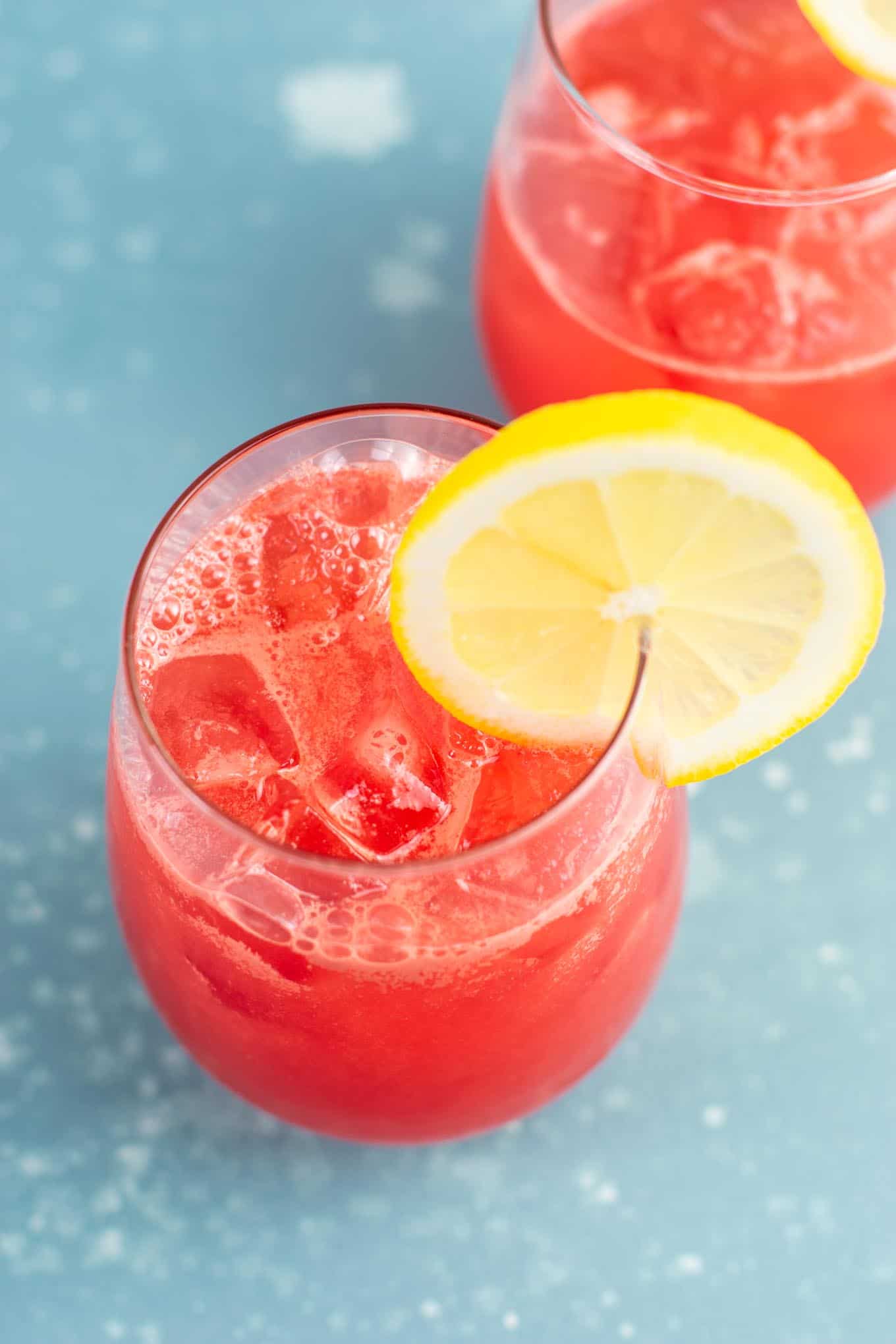 Sparkling watermelon lemonade recipe (naturally sweetened) refreshing summer drink! #watermelon #lemonade #watermelonlemonade #healthydrink #summerdrink #easyrecipe #watermelondrink