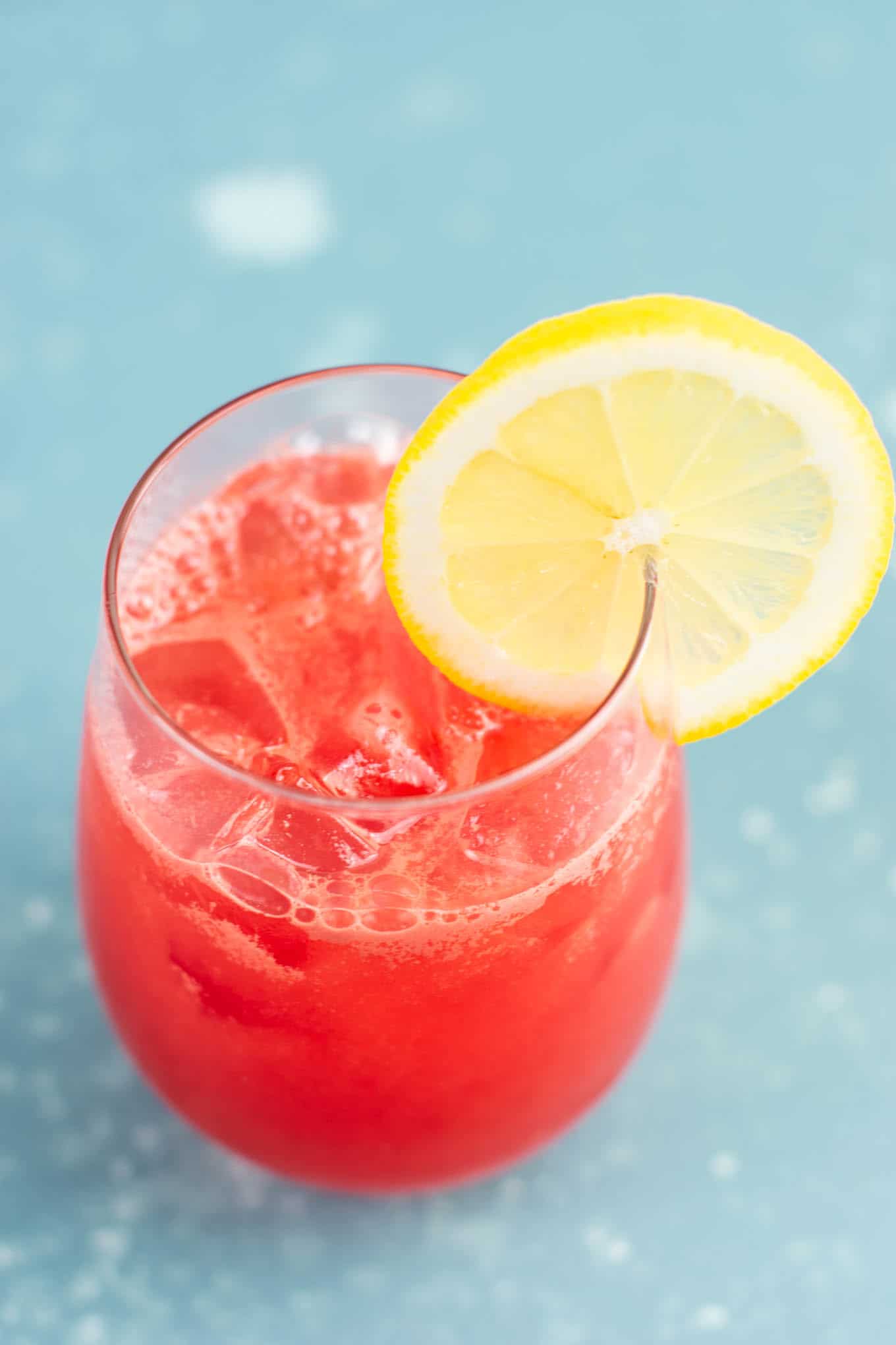 Sparkling watermelon lemonade recipe (naturally sweetened) refreshing summer drink! #watermelon #lemonade #watermelonlemonade #healthydrink #summerdrink #easyrecipe #watermelondrink