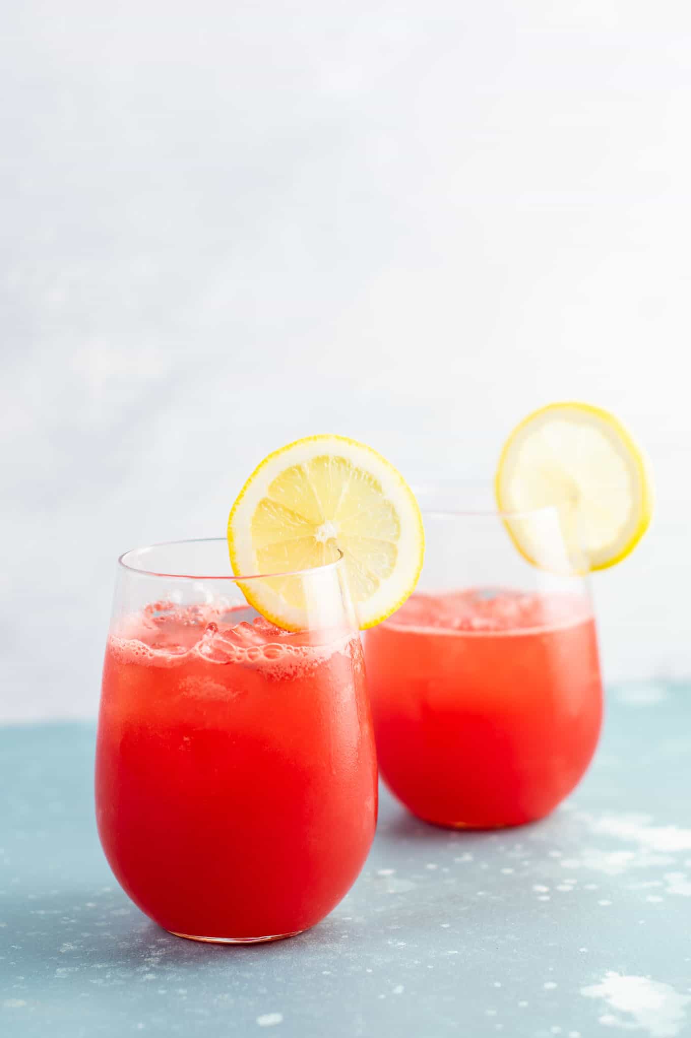 Sparkling watermelon lemonade recipe (naturally sweetened) refreshing summer drink! #watermelon #lemonade #watermelonlemonade #healthydrink #summerdrink #easyrecipe #watermelondrink