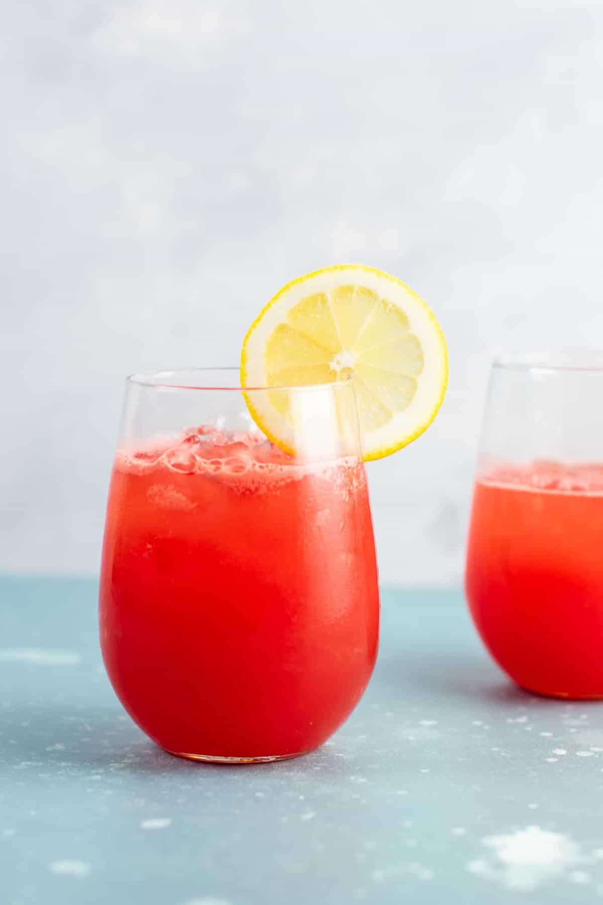 Sparkling watermelon lemonade recipe (naturally sweetened) refreshing summer drink! #watermelon #lemonade #watermelonlemonade #healthydrink #summerdrink #easyrecipe #watermelondrink