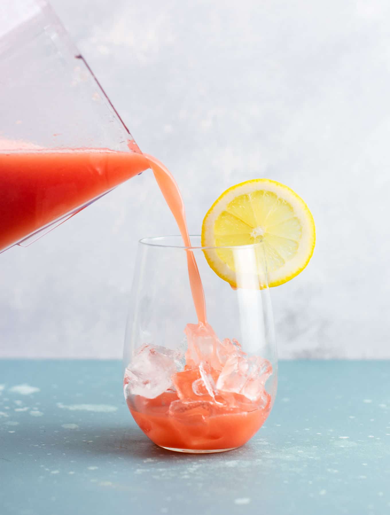 Sparkling watermelon lemonade recipe (naturally sweetened) refreshing summer drink! #watermelon #lemonade #watermelonlemonade #healthydrink #summerdrink #easyrecipe #watermelondrink