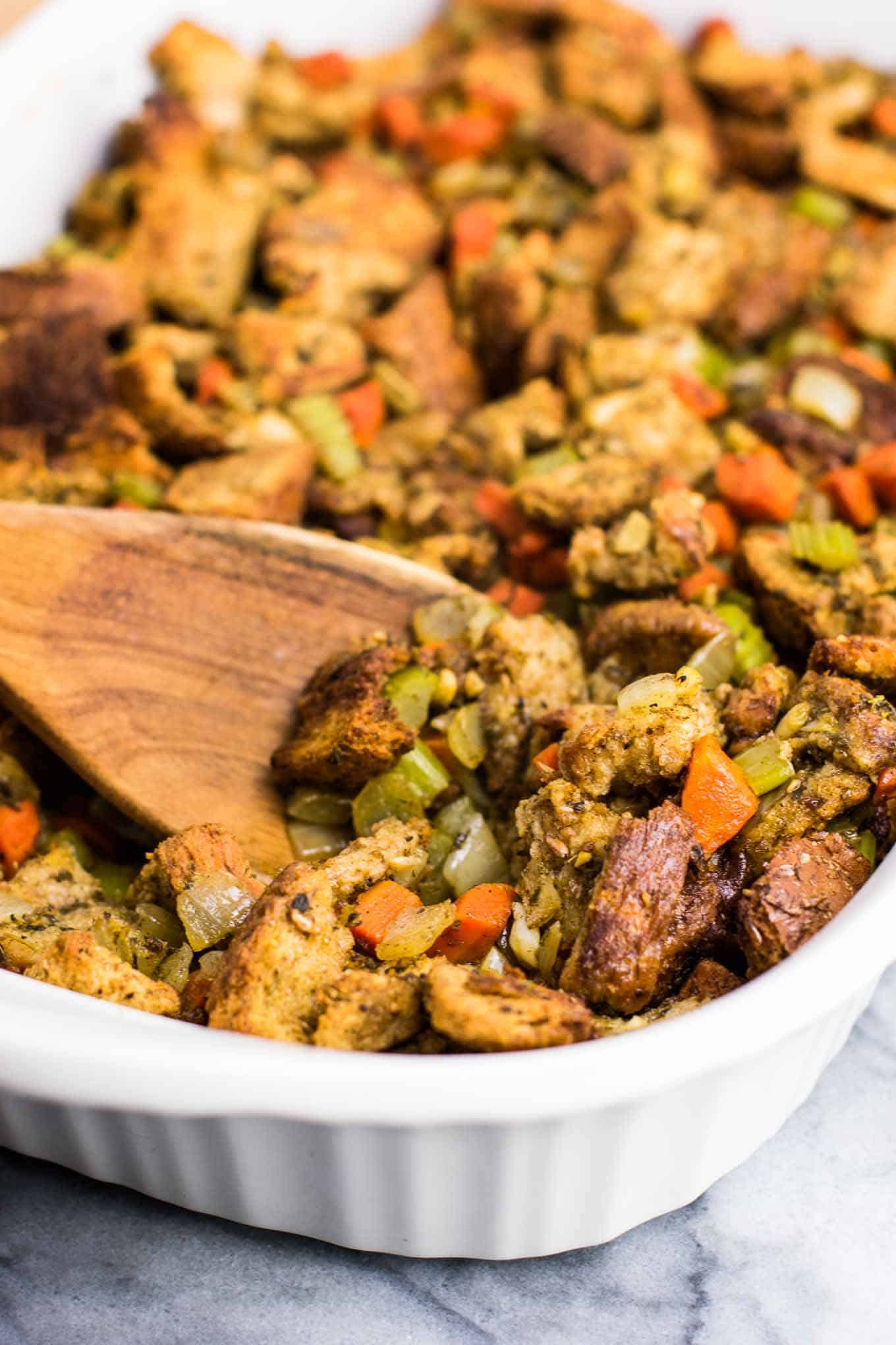 Farce sans gluten végétalien - #vegan #stuffing #thanksgiving #veganrecipe #vegetarian #thanksgivingstuffing #glutenfree