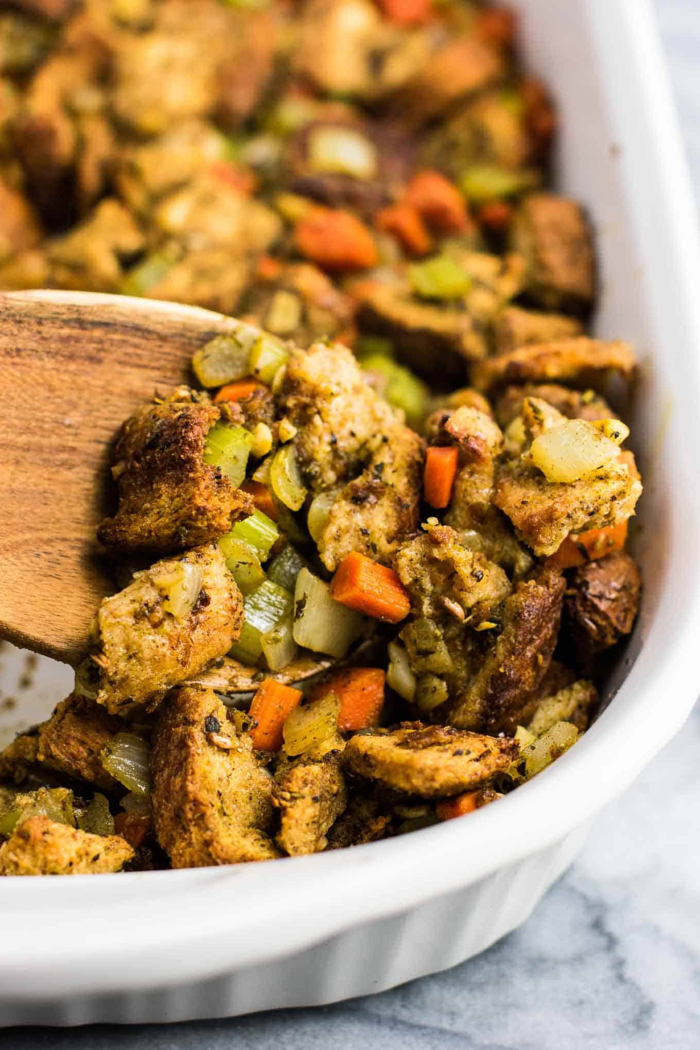 Farcelle végétalienne sans gluten -. #vegan #stuffing #thanksgiving #veganrecipe #vegetarian #thanksgivingstuffing #glutenfree