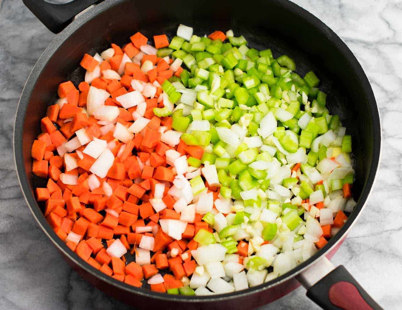 Farcelle végétalienne pour Thanksgiving -. #vegan #stuffing #thanksgiving #veganrecipe #vegetarian #thanksgivingstuffing #glutenfree