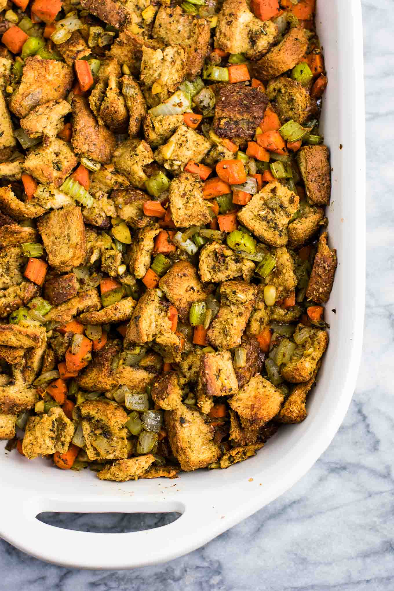 Wegański farsz na Święto Dziękczynienia -. #vegan #stuffing #thanksgiving #veganrecipe #vegetarian #thanksgivingstuffing #glutenfree