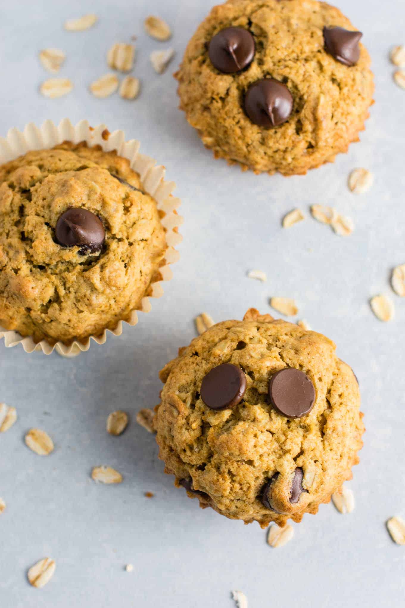 Oatmeal chocolate chip cookie muffins - breakfast that tastes like dessert! #chocolatechipmuffins #healthy #breakfast #wholewheat #oatmealchocolatechip