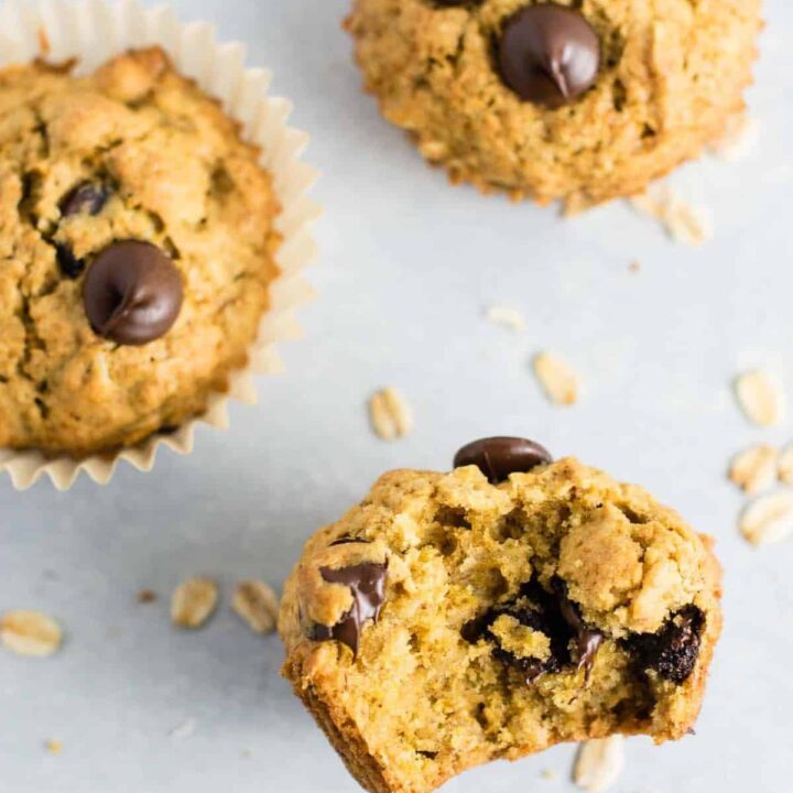 Oatmeal chocolate chip cookie muffins - breakfast that tastes like dessert! #chocolatechipmuffins #healthy #breakfast #wholewheat #oatmealchocolatechip