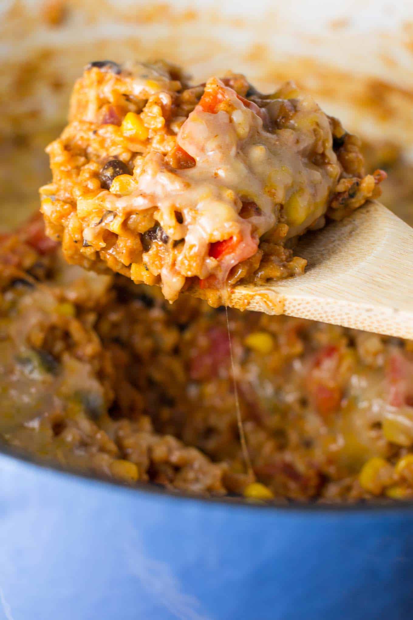 This vegetarian mexican rice casserole makes enough to feed a crowd and tastes AMAZING - perfect for meatless monday! #vegetarian #mexicanricecasserole #dinner #meatlessmonday #easydinner #vegetarianrecipes