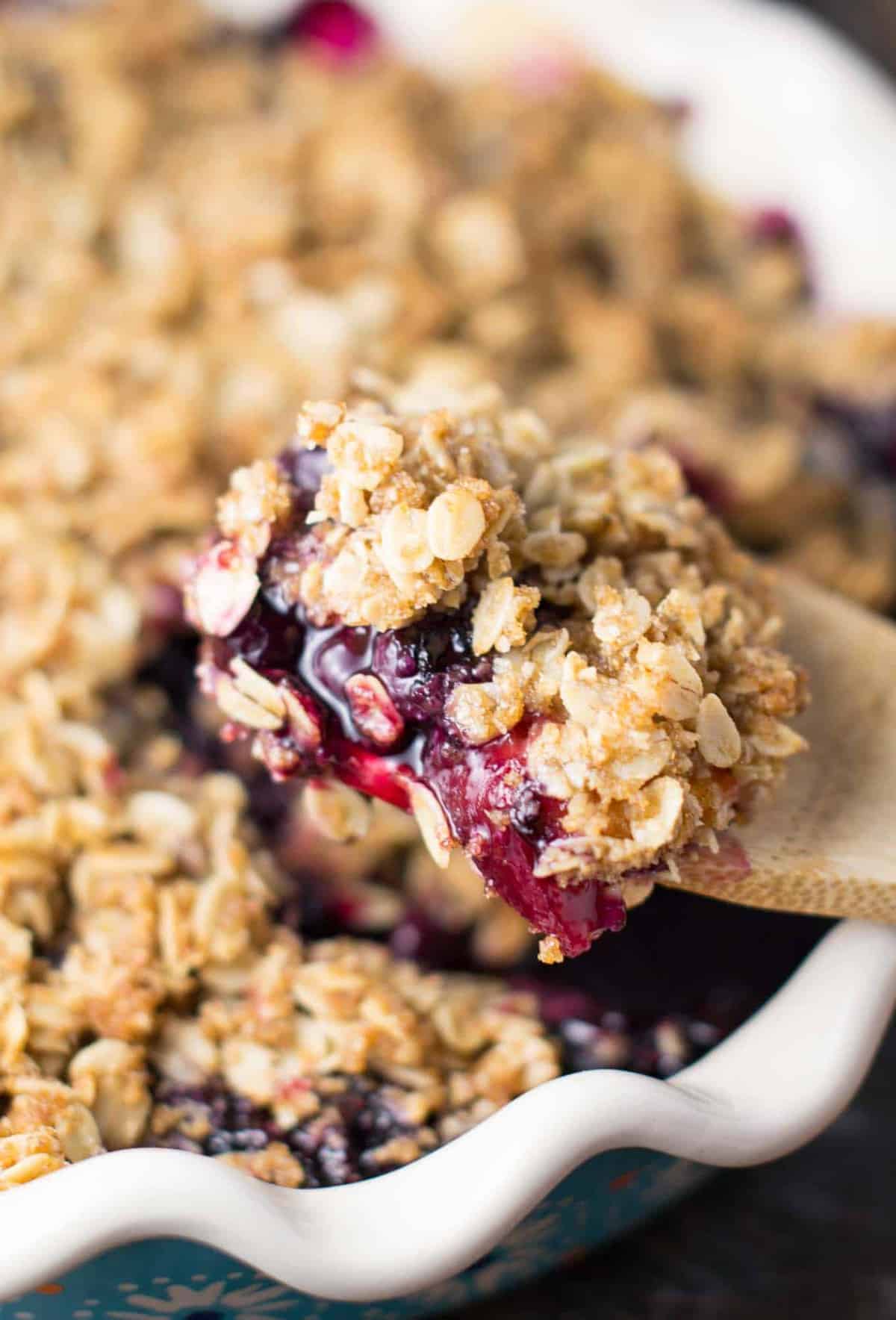 gluten free vegan blueberry peach crisp recipe via @buildyourbite