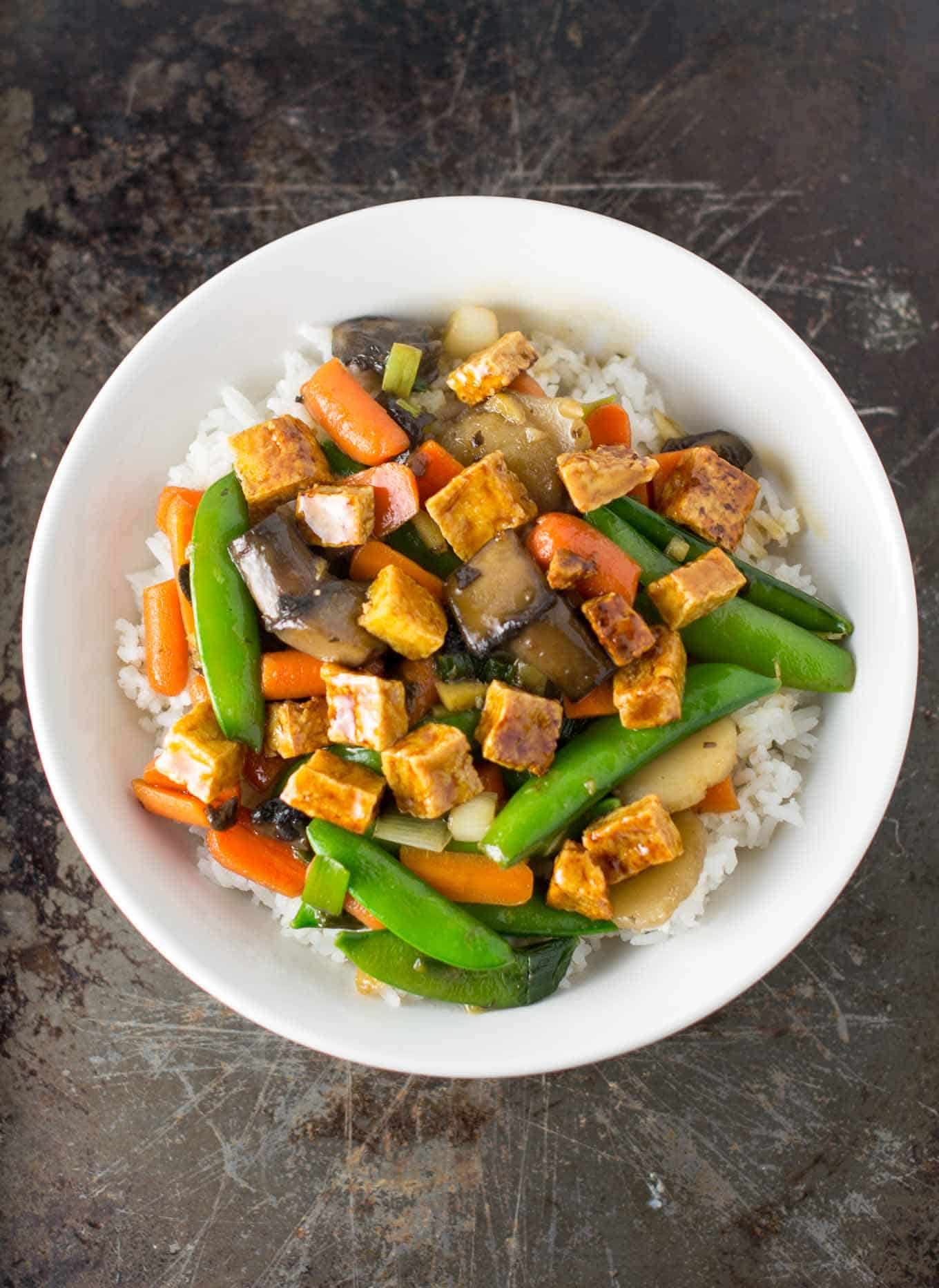 the best stir fry you'll ever eat. Honey ginger tofu stir fry with hmoemade sesame honey garlic sauce. recipe via @buildyourbite