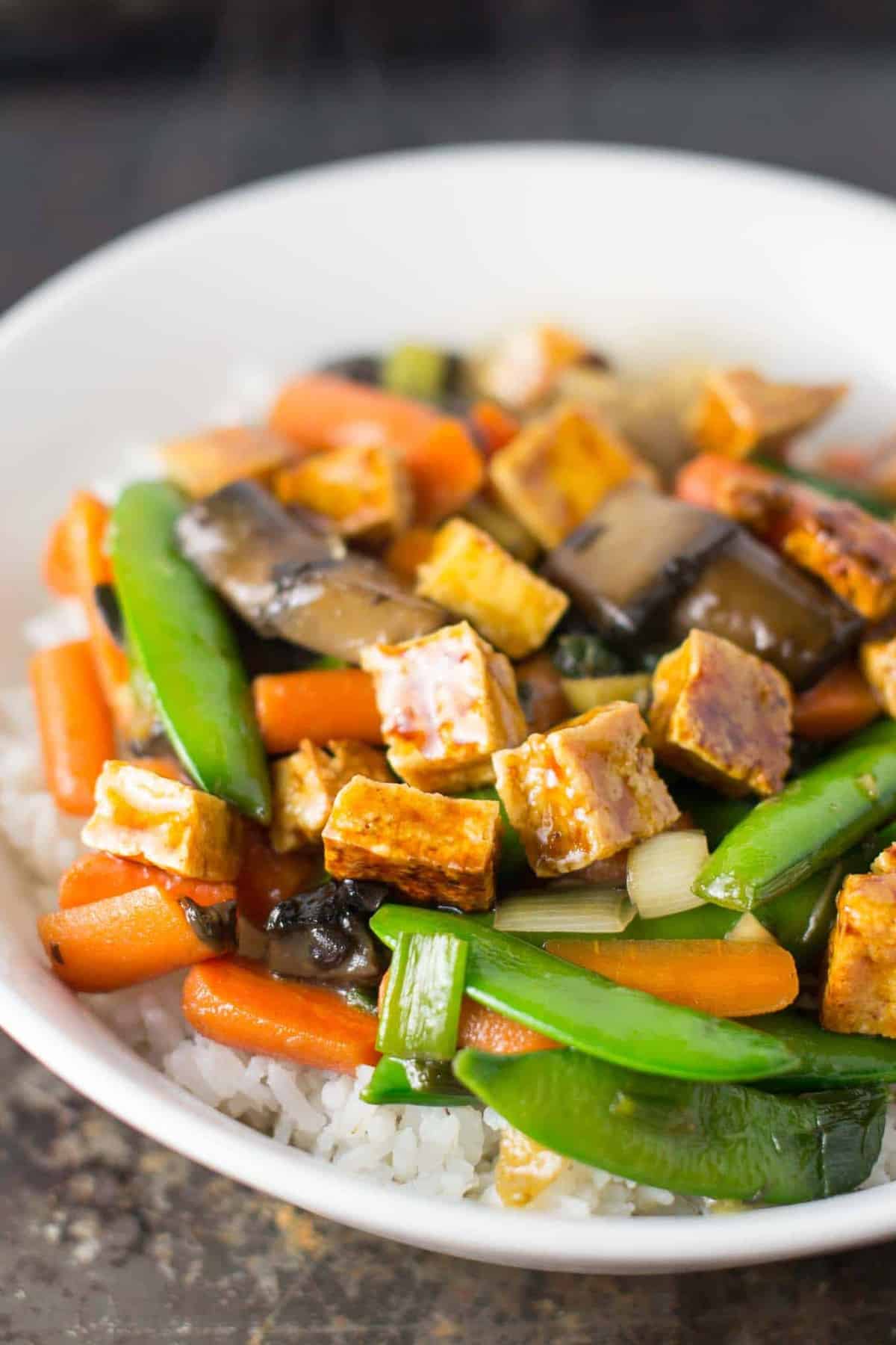 the best stir fry you'll ever eat. Honey ginger tofu stir fry with hmoemade sesame honey garlic sauce. recipe via @buildyourbite