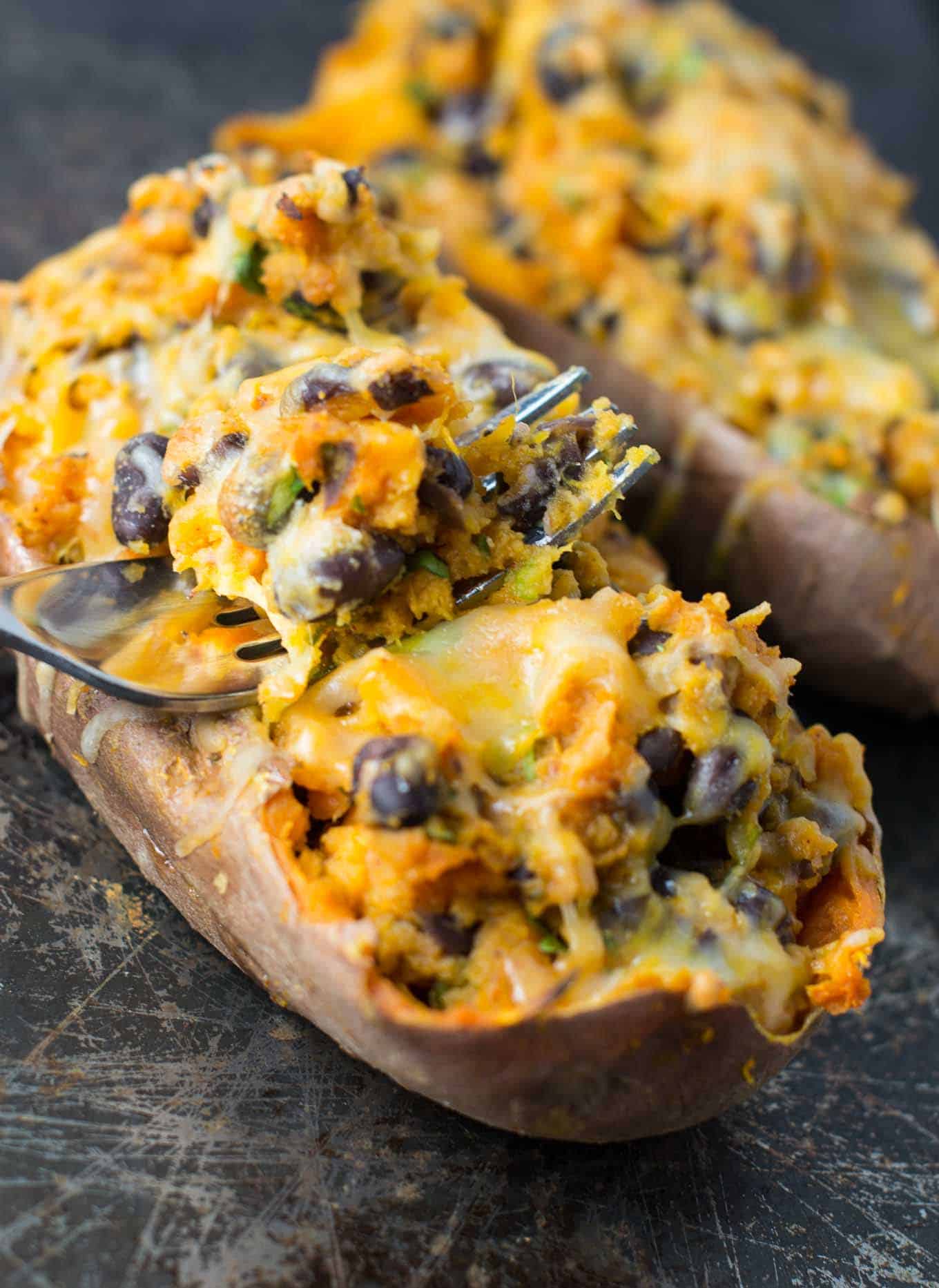 vegetarian mexican stuffed sweet potatoes recipe via @buildyourbite