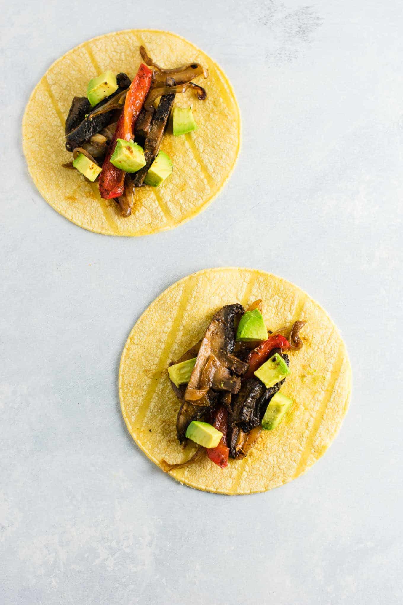 https://buildyourbite.com/wp-content/uploads/2017/08/30-minute-vegan-portobello-fajitas-17.jpg