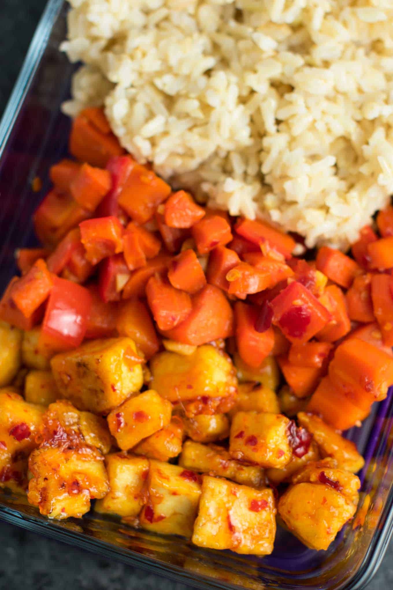 Meal Prep Sweet Chili Tofu Bowls with brown rice and vegetables. A delicious vegan or vegetarian meal! #vegan #vegetarian #veganmealprep #tofu