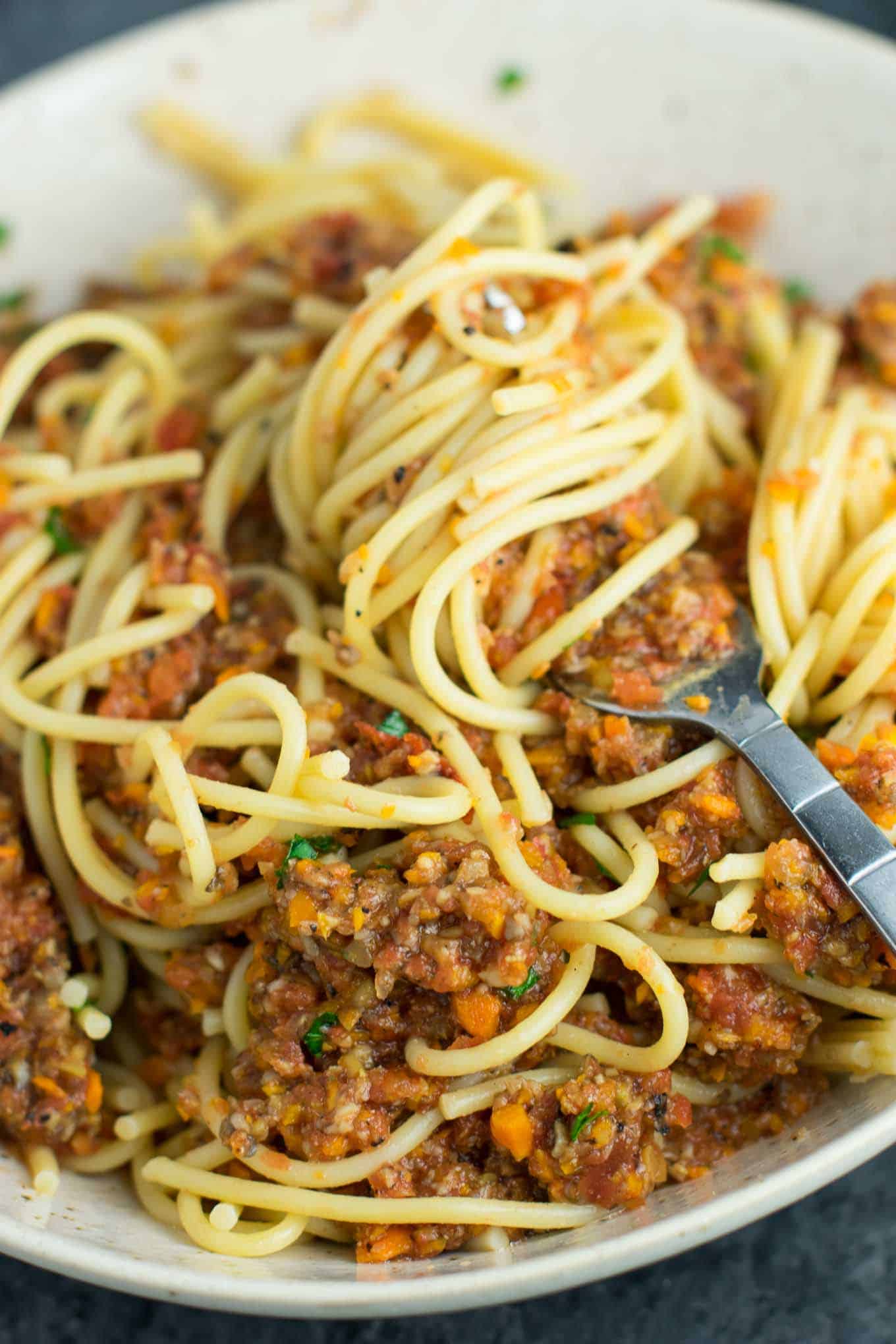 easy-spaghetti-bolognese-foodelicacy