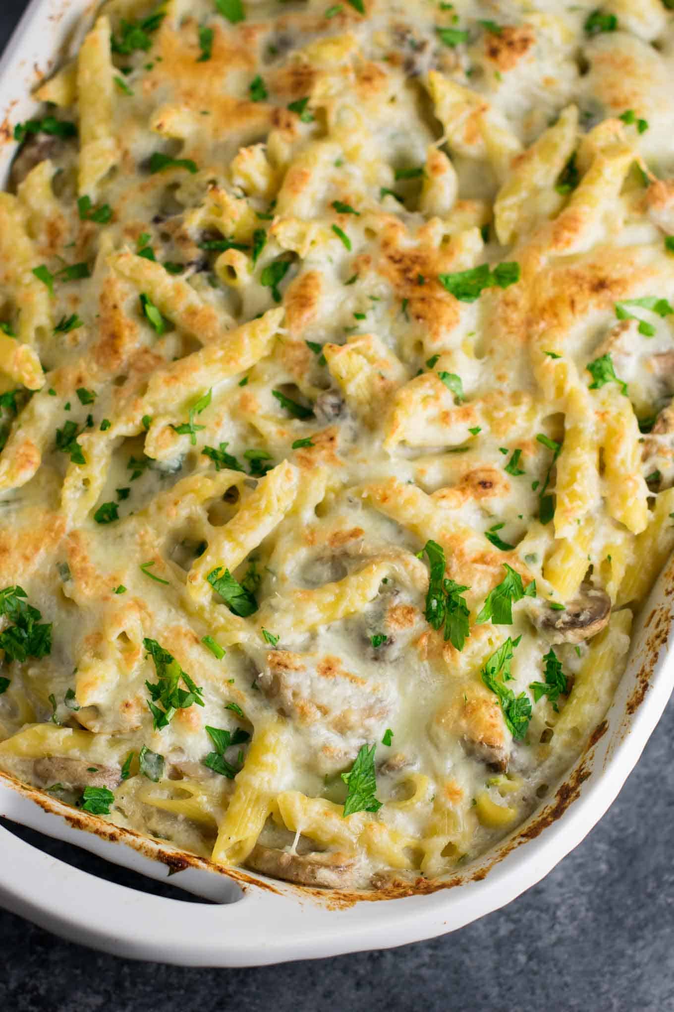 Mushroom cauliflower alfredo pasta bake recipe. A deliciously indulgent pasta bake lightened up with a homemade creamy cauliflower sauce. #caulifloweralfredo #vegetarian #pasta #dinner