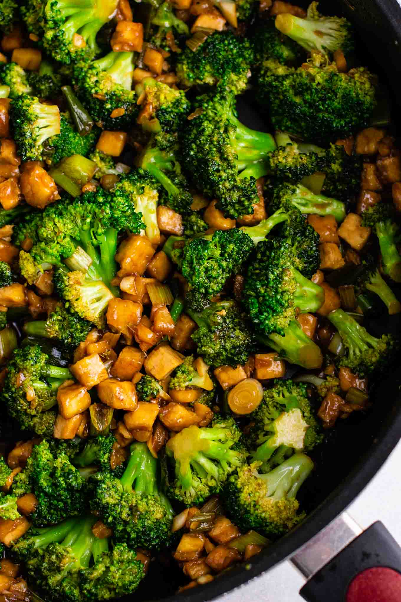 Cena saludable hecha en una sartén