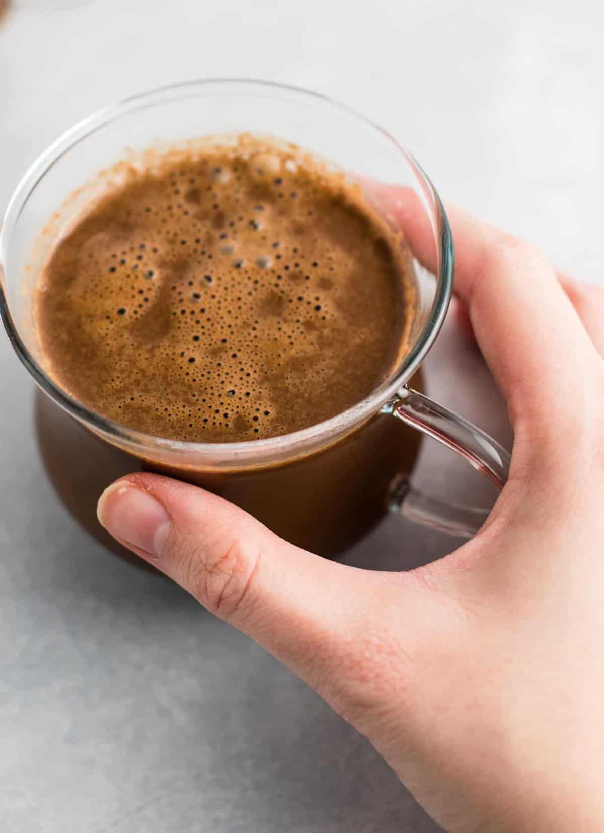 Easy 4 Ingredient vegan hot chocolate recipe made with almond milk. Dairy free, gluten free, and vegan. The perfect cozy winter drink! #vegan #hotchocolate #drinks #christmas #dairyfree 