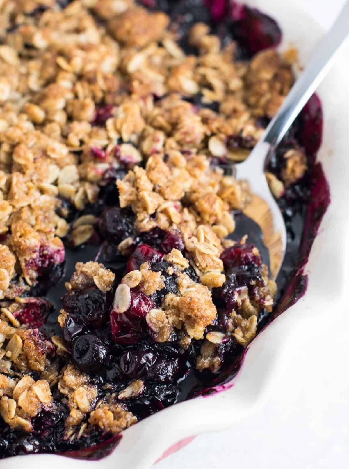 cranberry blueberry crisp in a pie dish