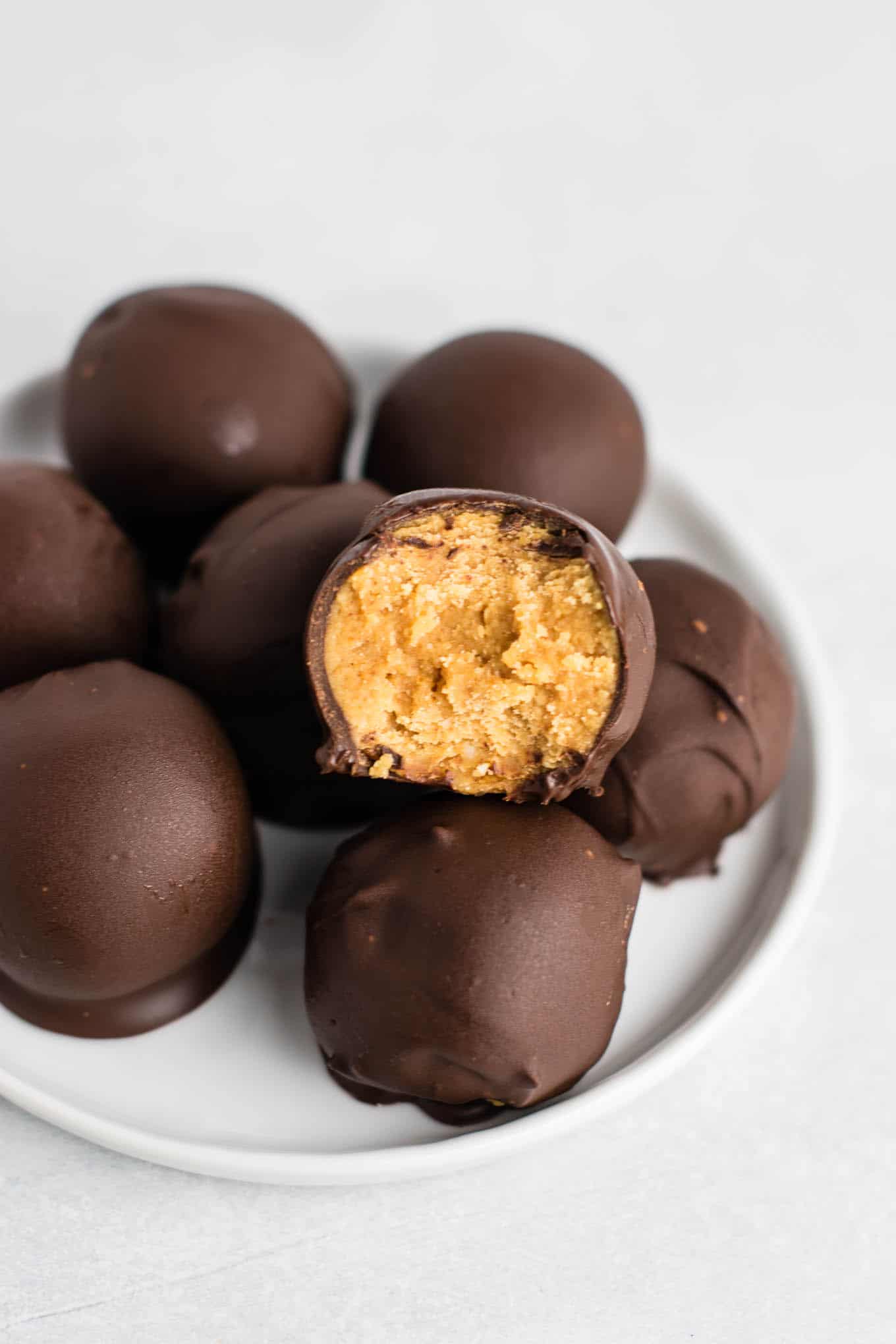 Healthy No Bake Peanut Butter Truffles recipe made with all vegan and gluten free ingredients. A healthier alternative without sacrificing flavor! NO ONE will guess this is a healthy recipe! #vegan #glutenfree #peanutbutter #nobake #dessert