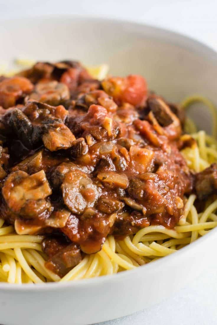 Easy meatless spaghetti sauce recipe made with mushrooms, garlic, and onions. A delicious “meaty” vegetarian spaghetti recipe. #meatless #spaghetti #vegetarian #meatlessspaghetti