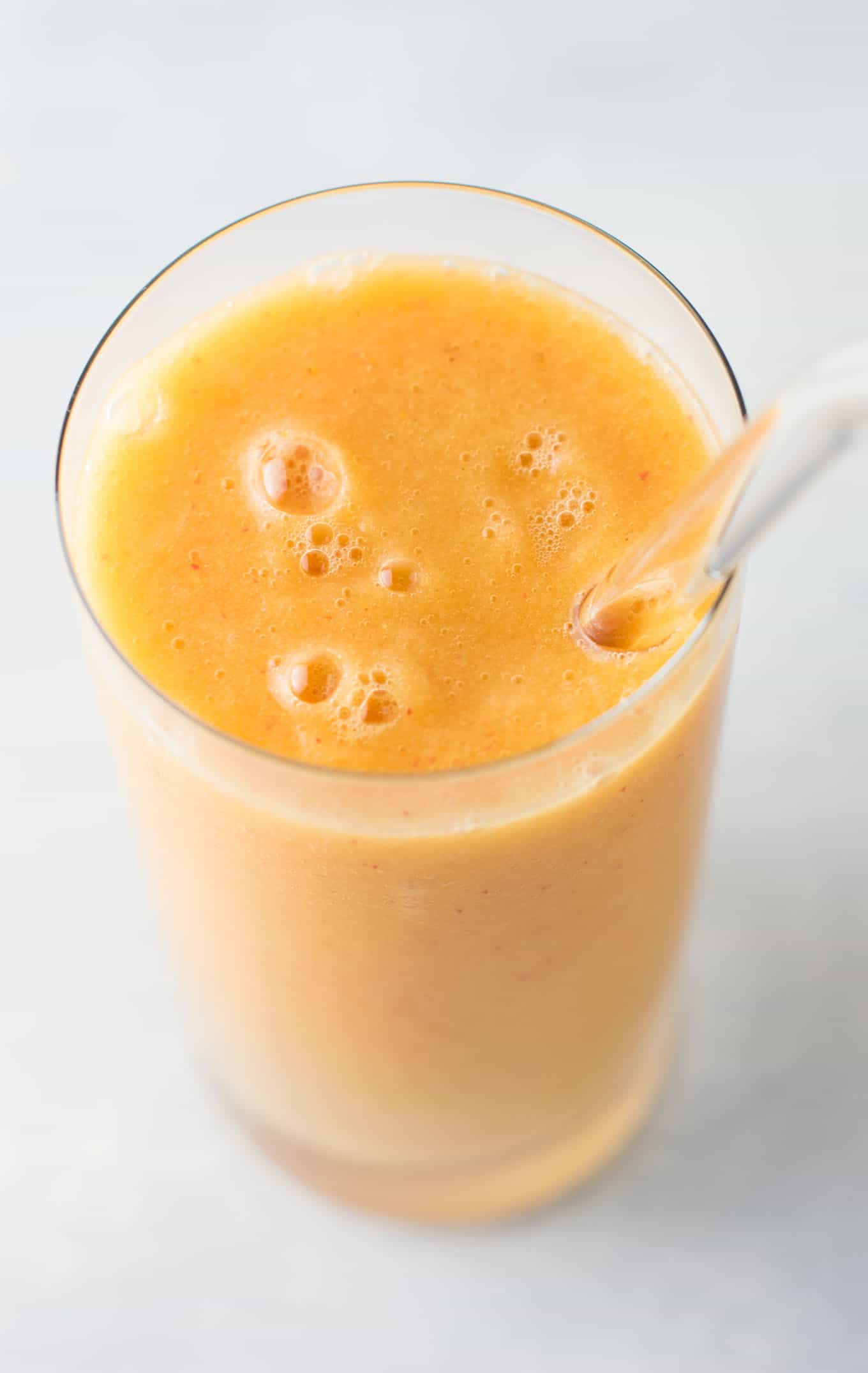 Ginger peach detox smoothie recipe with fresh cucumber and lemon. Packed full of healthy ingredients, naturally vegan, and so refreshing! #healthysmoothie #detoxsmoothie #gingerpeachsmoothie #vegan #smoothierecipes