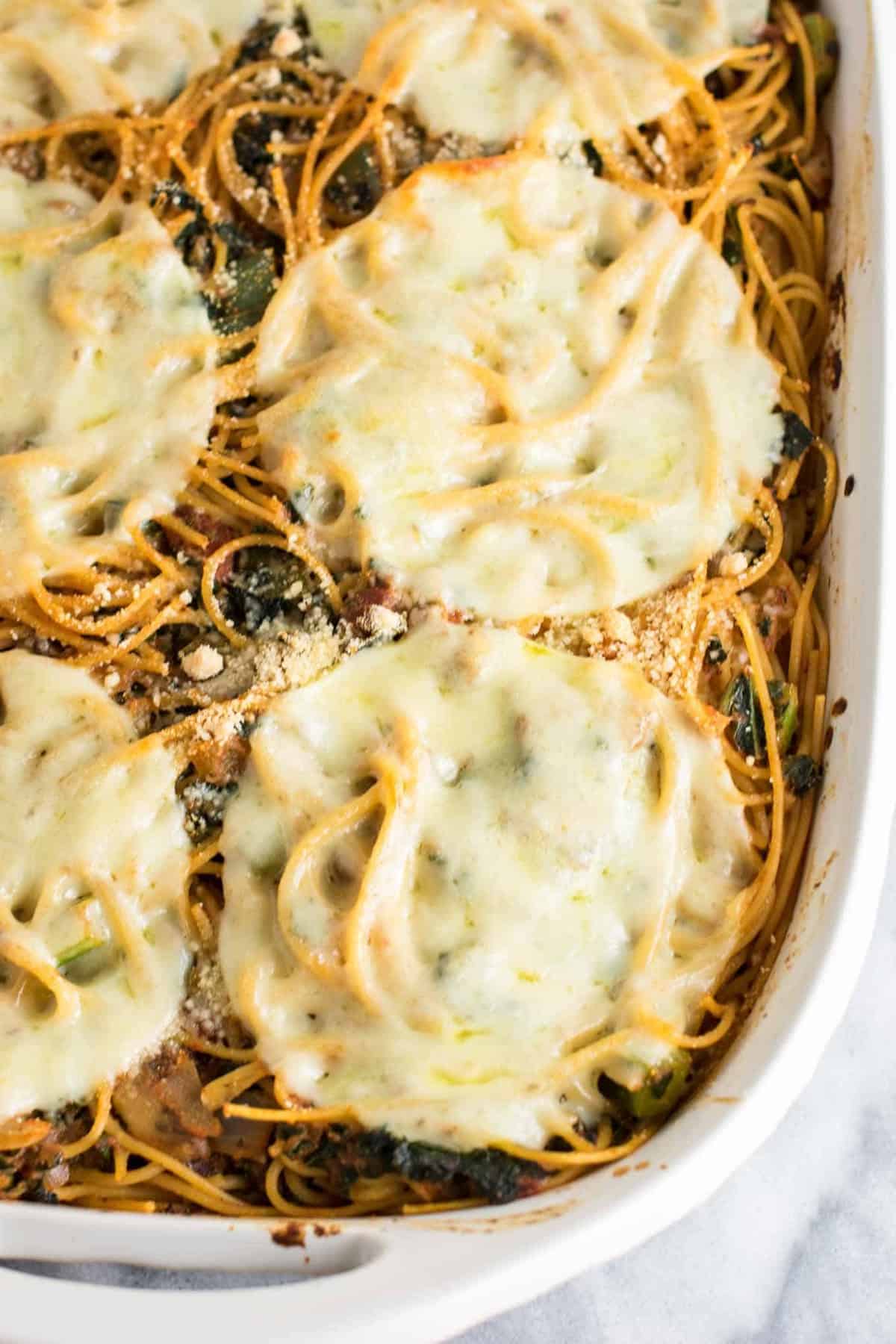 Healthy Baked Spaghetti Recipe – a healthier veggie packed way to get your pasta fix. Family friendly + easy weeknight dinner. #healthybakedspaghetti #vegetarian #dinner #bakedspaghetti #veggies