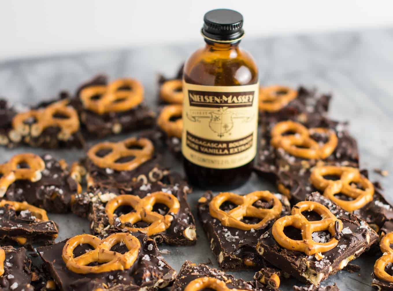 Vegan Chocolate Sea Salt Pretzel Bark Recipe (gluten free.) An indulgent healthy dessert that is so addicting! #vegan #veganpretzelbark #dessert #chocolate #healthy #vegandessert