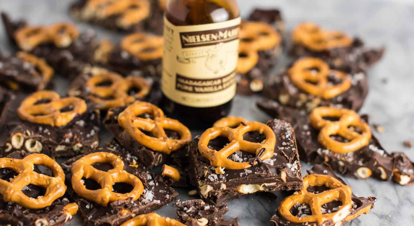 Vegan Chocolate Sea Salt Pretzel Bark Recipe (gluten free.) An indulgent healthy dessert that is so addicting! #vegan #veganpretzelbark #dessert #chocolate #healthy #vegandessert