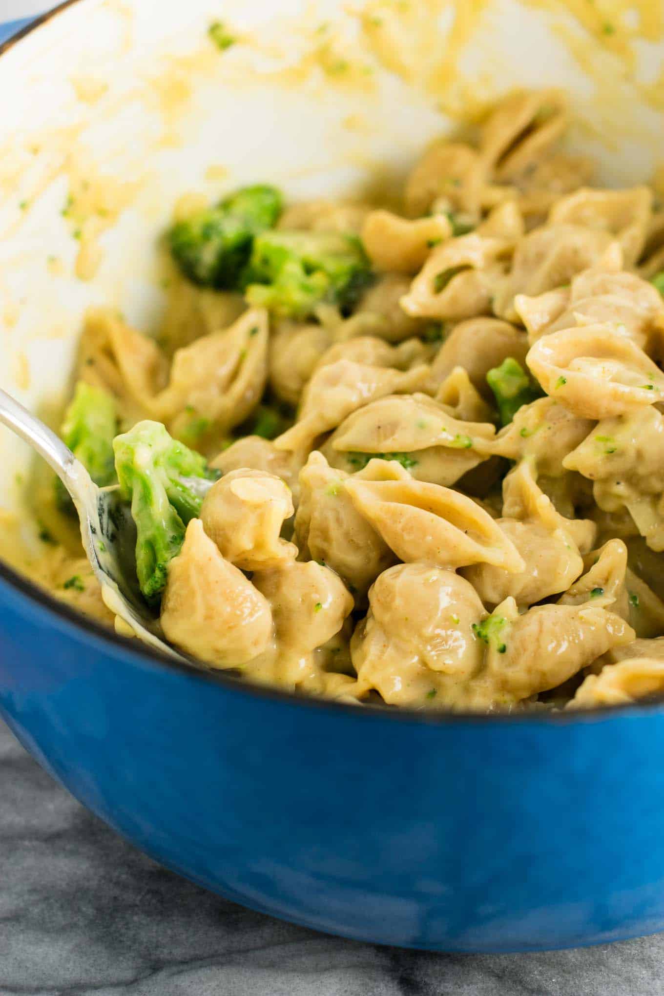  broccoli mac and cheese with sharp cheddar cheese and whole wheat pasta. The healthiest way to justify eating macaroni and cheese for dinner. Kids will love this one! #broccolishellsandcheese #macandcheese #healthy #dinner #vegetarian #meatless #pasta #wholewheat