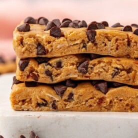 peanut butter chocolate chip protein bars