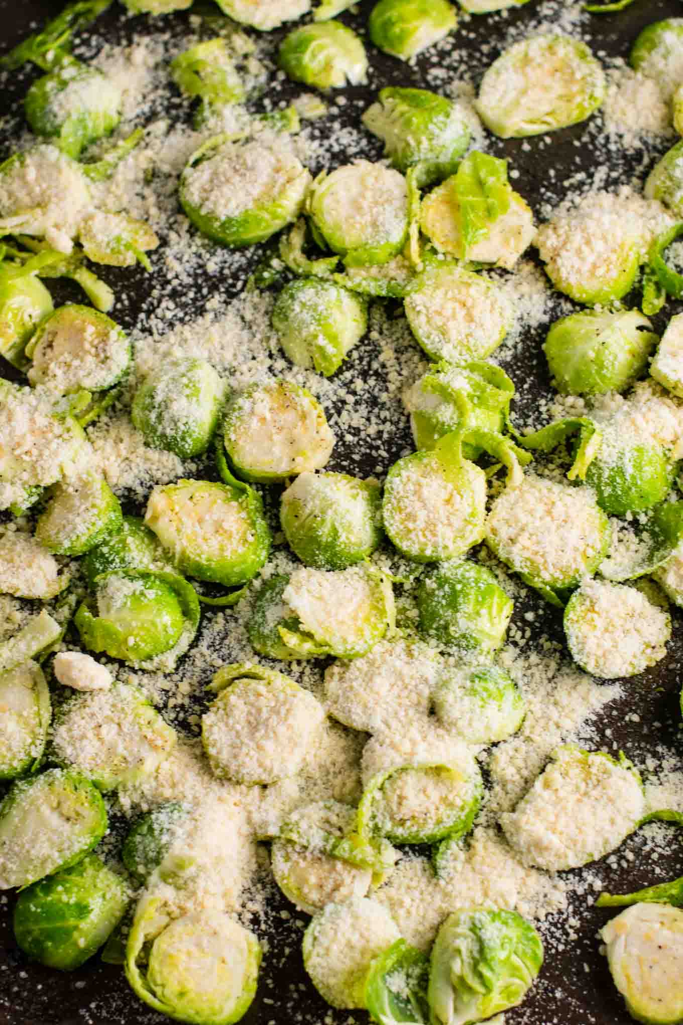 brussel sprouts chips these are so good I could eat the whole pan myself! #brusselsprouts #brusselsproutchips #dinner #sidedish #vegetarian