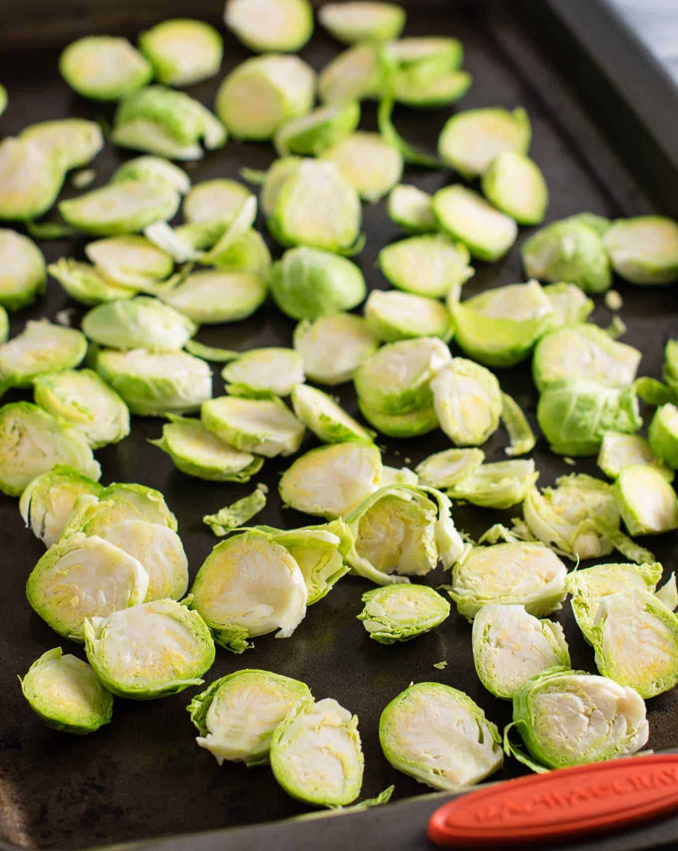 brussels sprouts chips - these are so good I could eat the whole pan myself! #brusselsprouts #brusselsproutchips #dinner #sidedish #vegetarian