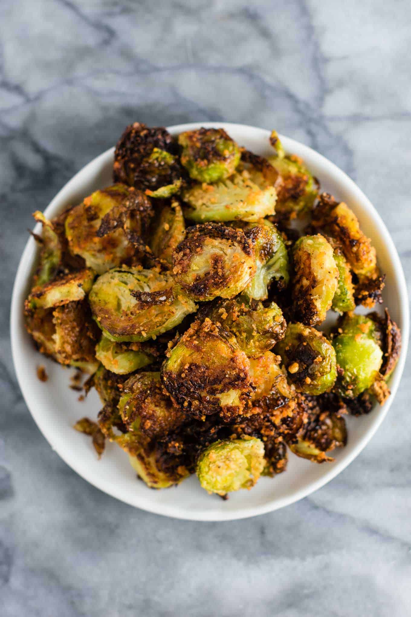 brussel sprout chips recipe - these are so good I could eat the whole pan myself! #brusselsprouts #brusselsproutchips #dinner #sidedish #vegetarian