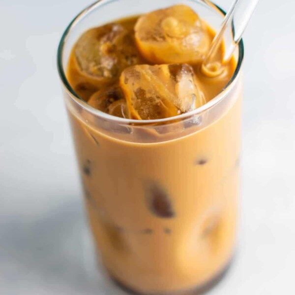 Learn how to make iced coffee at home with these easy delicious tricks! #icedcoffee #makeicedcoffee #homemadeicedcoffee