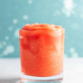Watermelon gin slushies - the perfect way to cool off this summer! #watermeon #gin #slushies #drinks #healthy #watermelonslushie #vegan