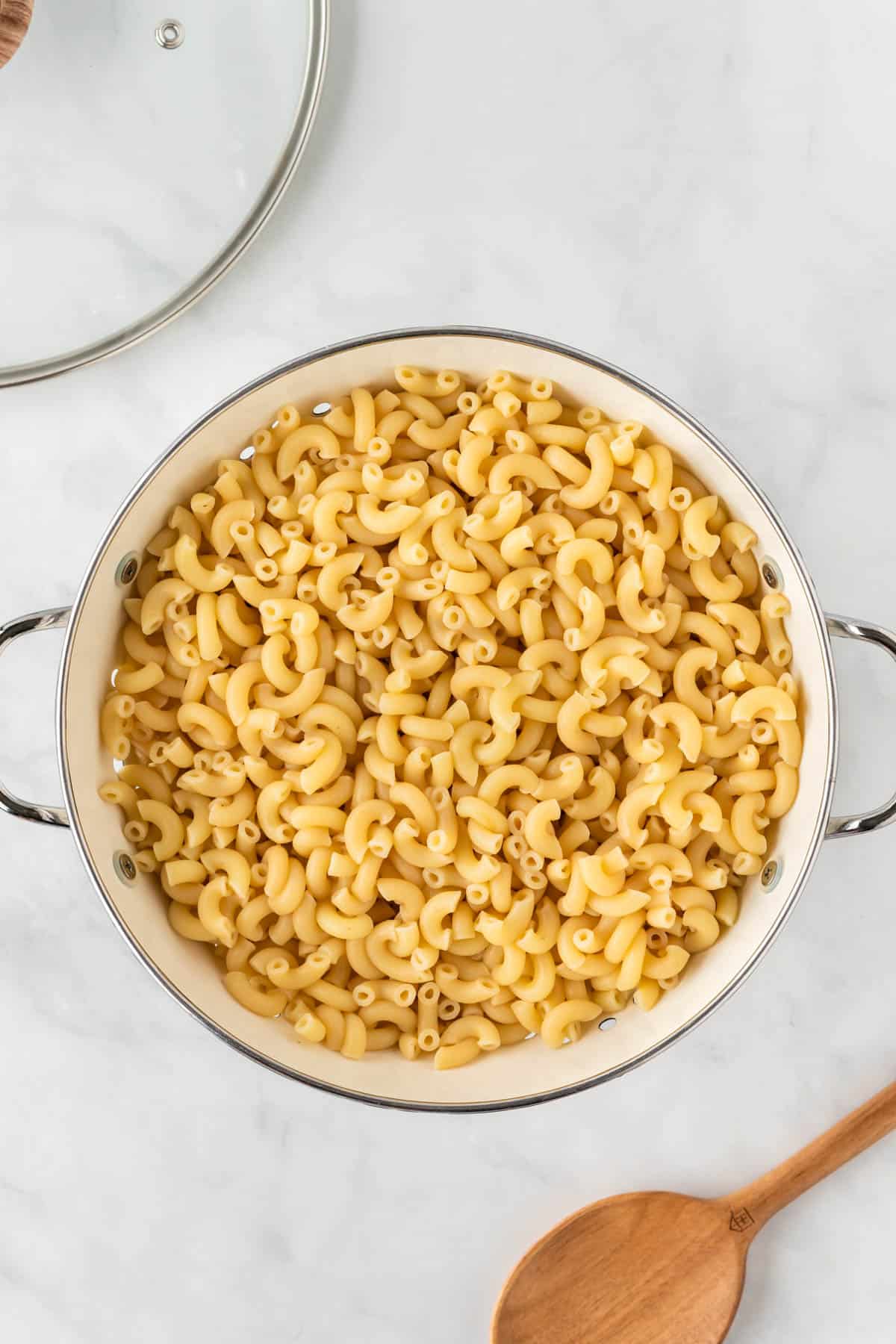 cooked macaroni noodles in a strainer