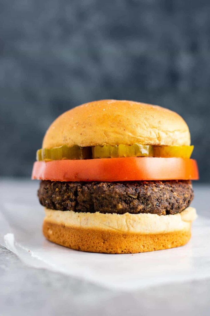 The BEST black bean burger recipe – not mushy and have so much flavor! Perfect meatless burger! #blackbeanburger #vegetarian #meatless #beanburger #veggieburger #vegetarianburger #blackbeanburgers #beanburgerrecipe
