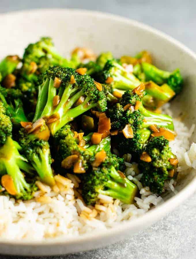Chinese broccoli with garlic sauce recipe – this is so easy to make and the stir fry sauce is only 3 ingredients! Tastes just like takeout. #broccoliwithgarlicsauce #stirfry #stirfrysauce #broccolistirfry #vegan #vegetarian #sidedish #chinese